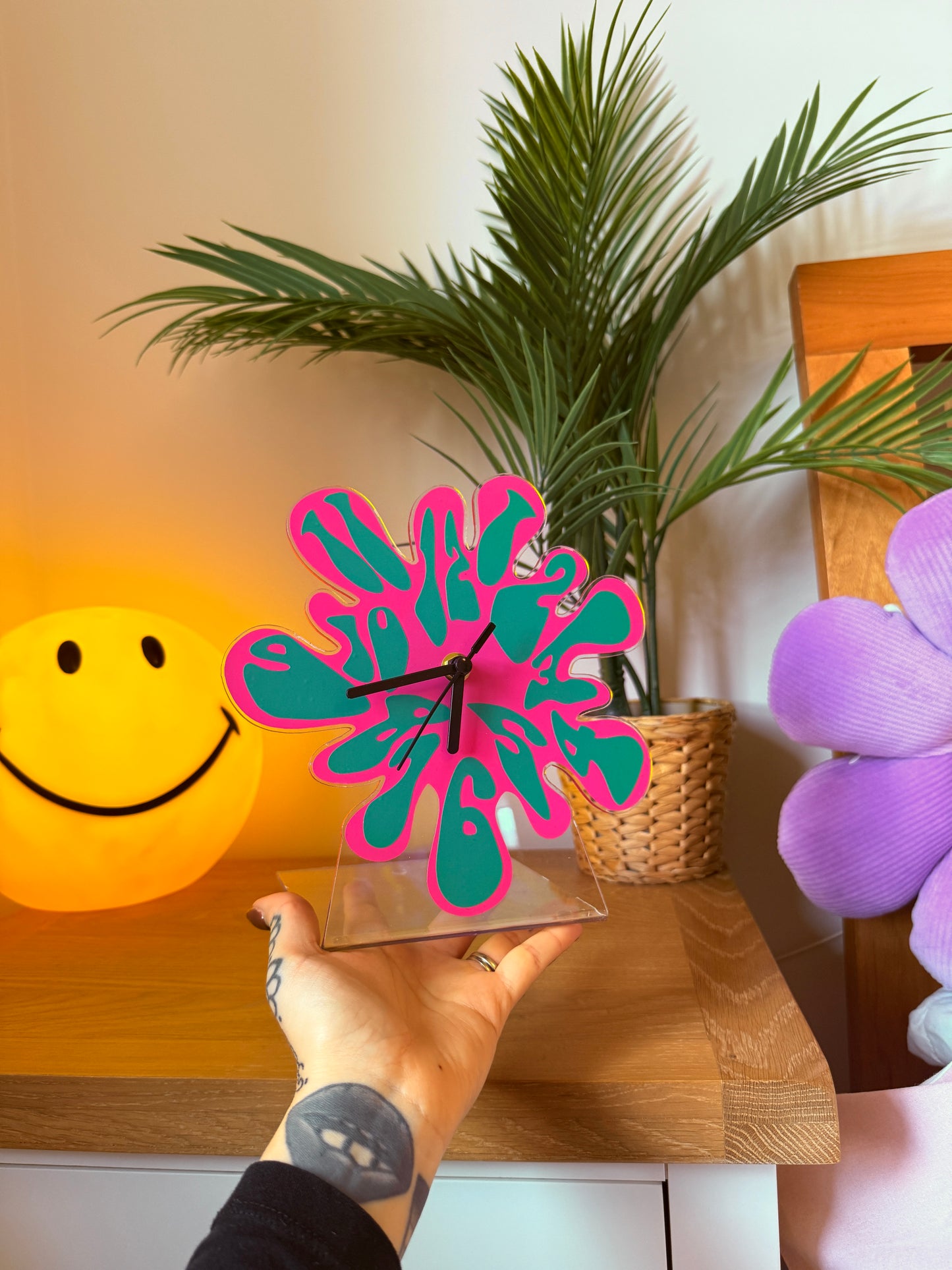 Blob psychedelic numbers table decorative clock silent movement