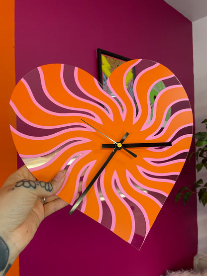 Sun rays pattern clear acrylic heart shaped decorative clock silent movement