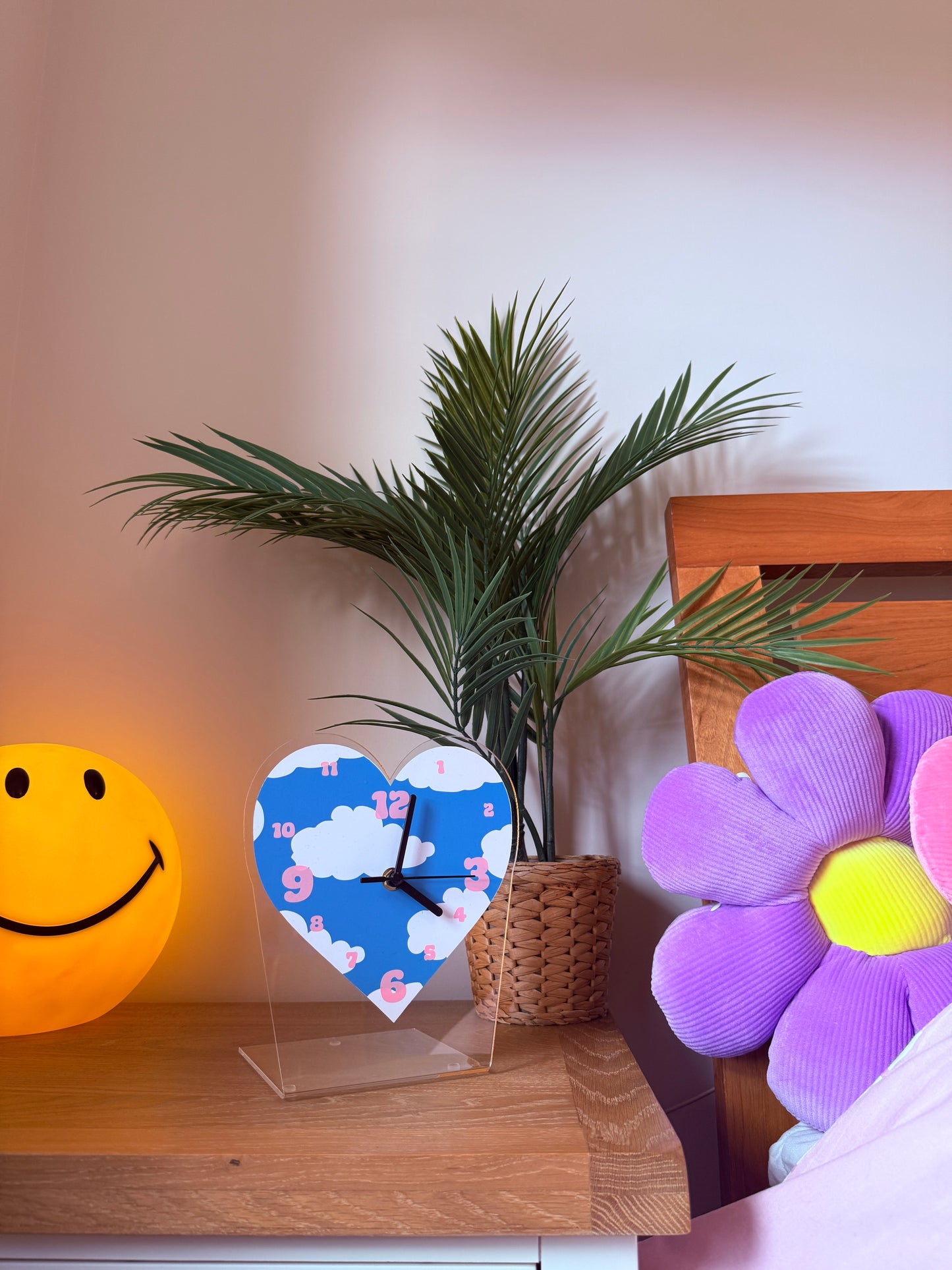 Cloud heart shaped table decorative clock silent movement