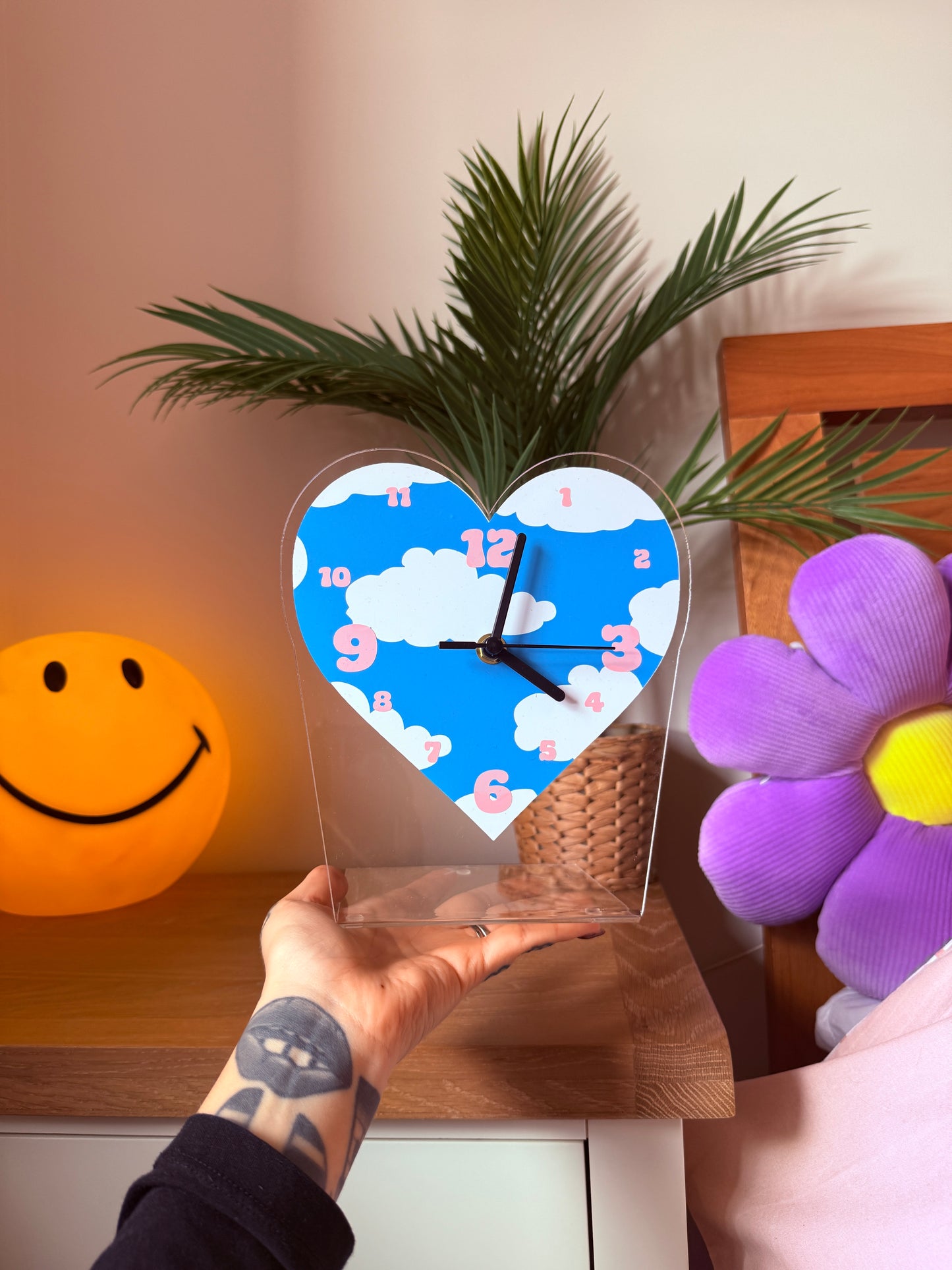 Cloud heart shaped table decorative clock silent movement