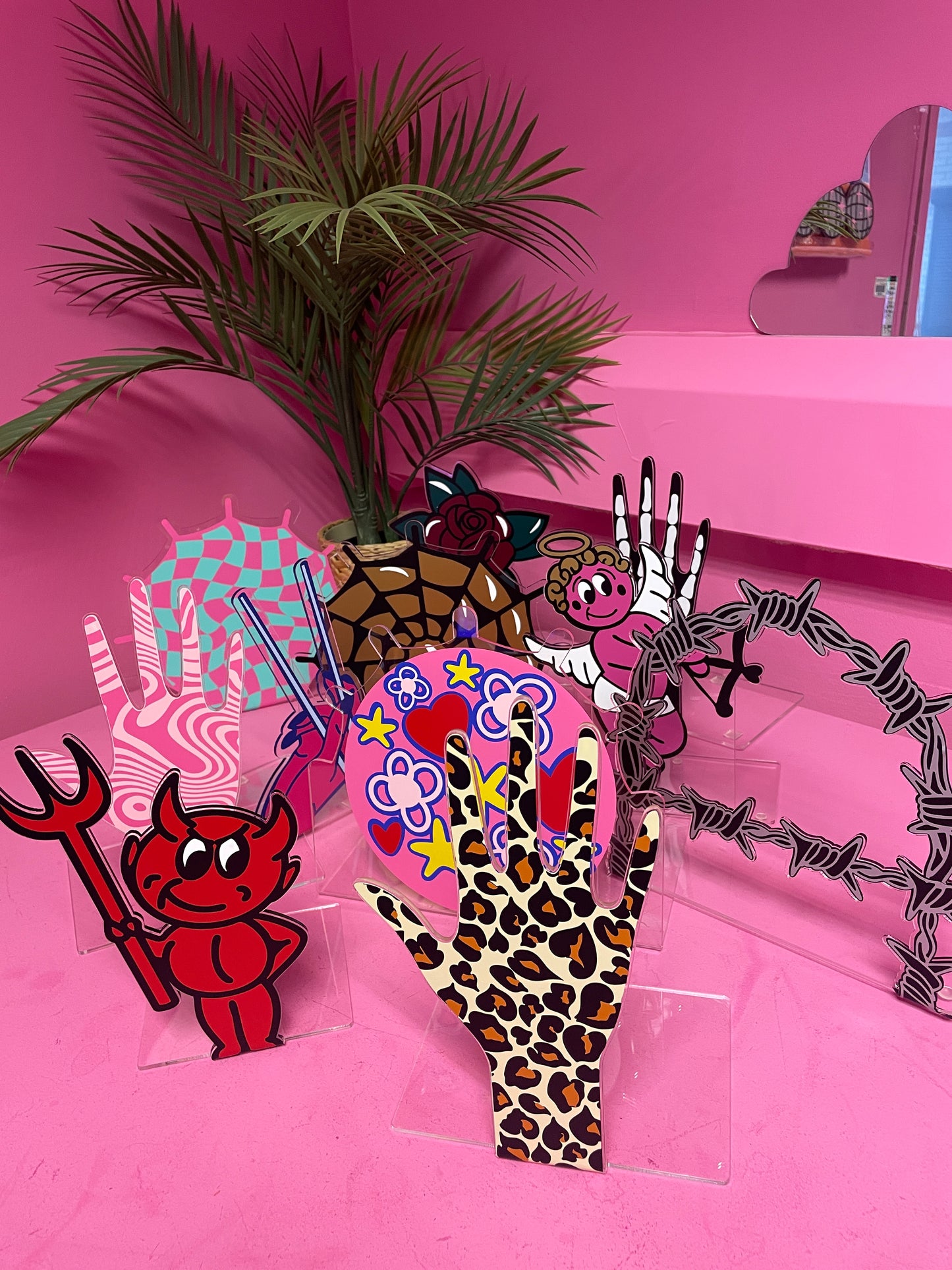 Retro wavy checkerboard jewellery stand home decor accessories