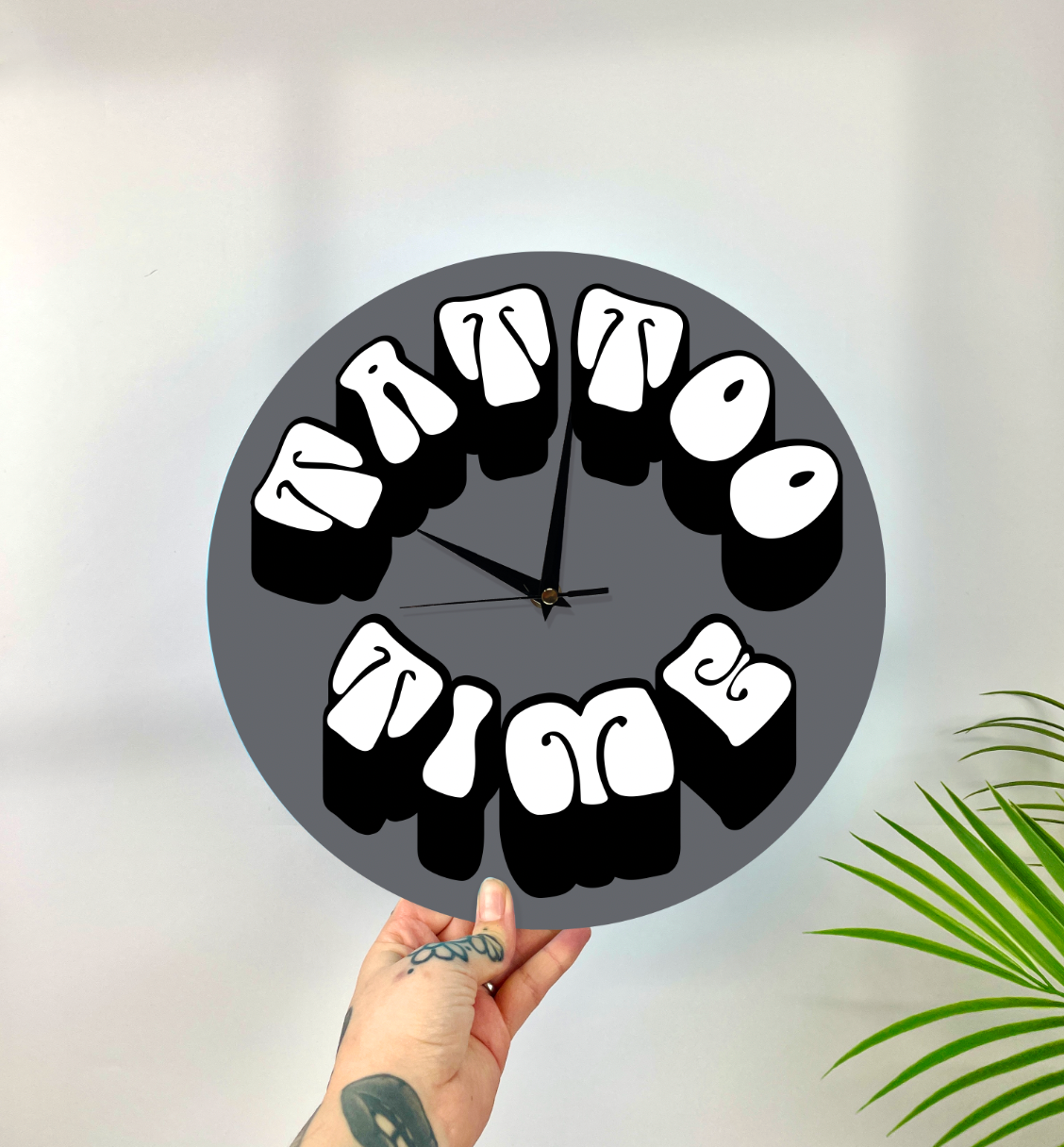 Tattoo time shaped decorative clock silent movement