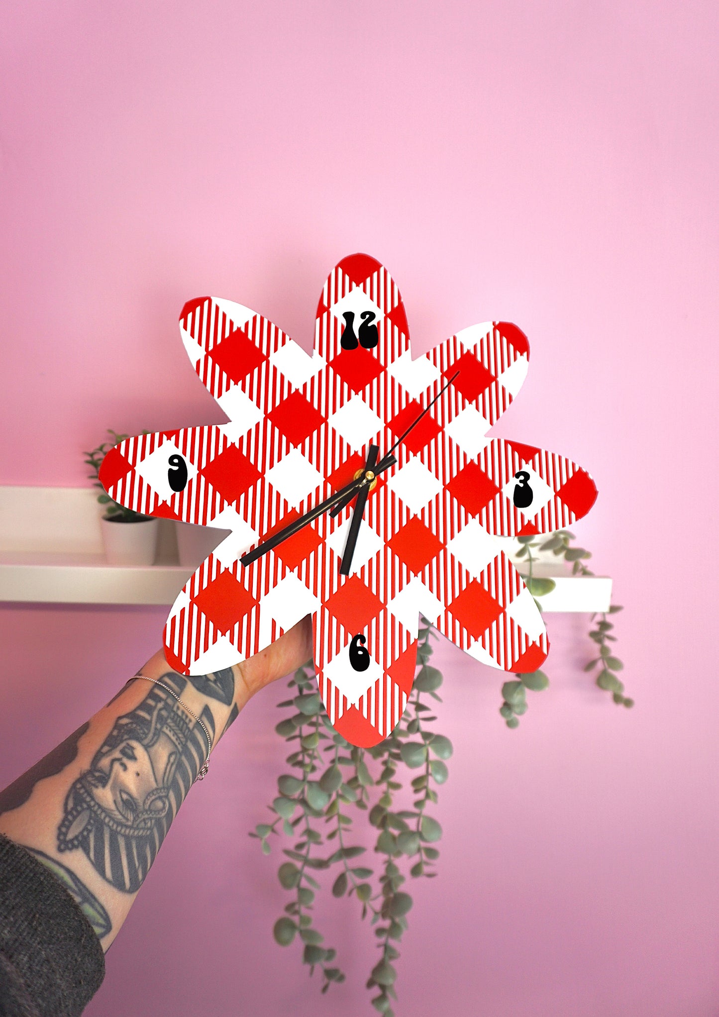 Gingham check pattern flower shaped decorative clock silent movement