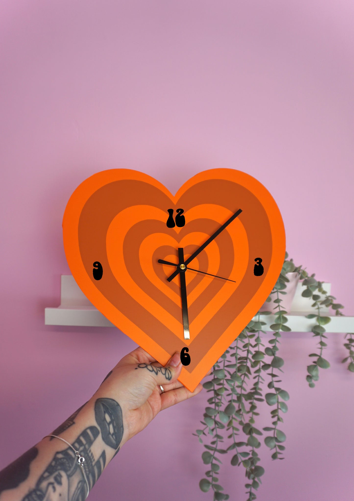 Retro heart pattern heart shaped decorative clock silent movement