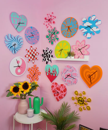 Polka dot circle pattern clear acrylic flower shaped decorative clock silent movement