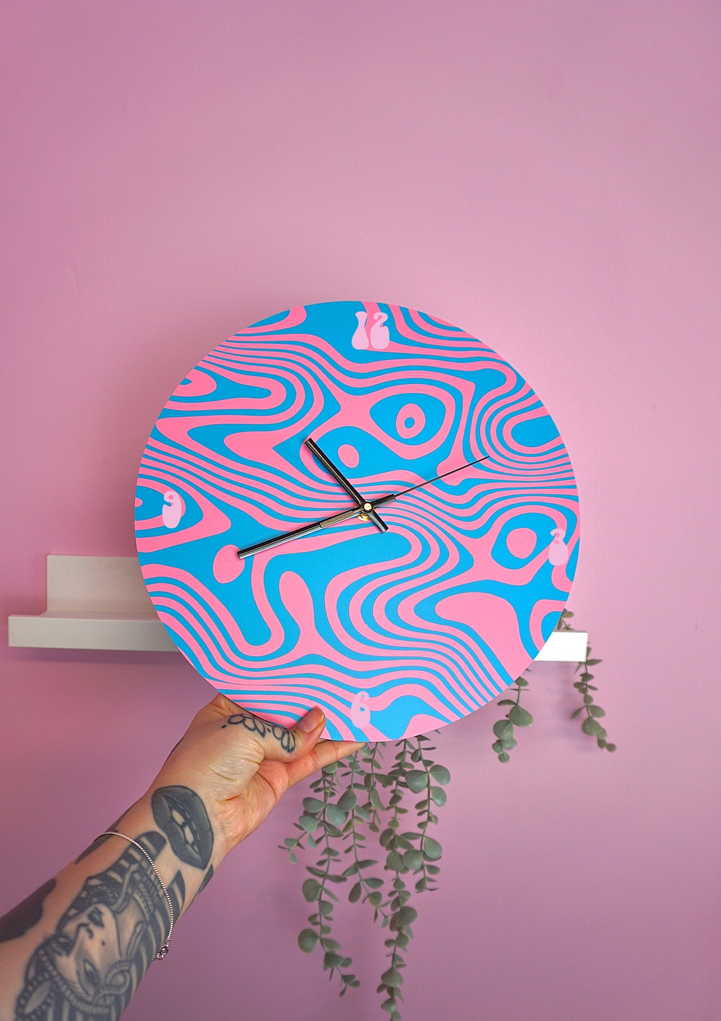 Psychedelic swirl retro pattern circle shaped decorative clock silent movement